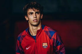 马克西半场15分，恩比德11中1，76人手握7分领先